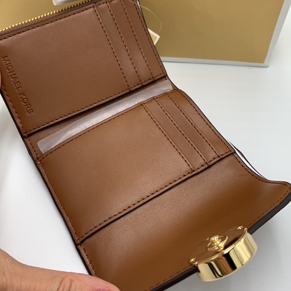 NWT MICHAEL KORS CARMEN MEDIUM FLAP BIFOLD WALLET VANILLA SIGNATURE COLOR - Picture 8 of 13